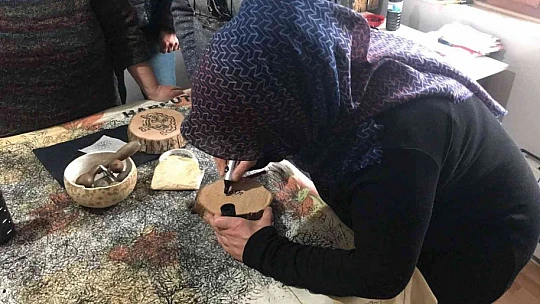 Unutulmaya yüz tutmuş 'Çit baskı sanatı' ev kadınlarının elinde hayat buluyor