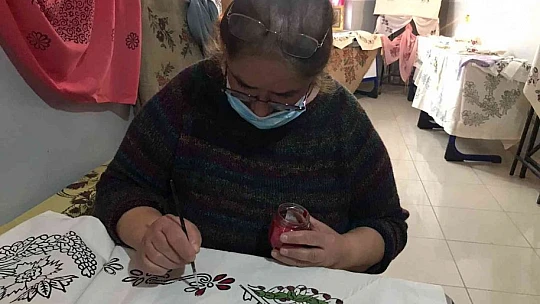 Unutulmaya yüz tutmuş 'Çit baskı sanatı' ev kadınlarının elinde hayat buluyor