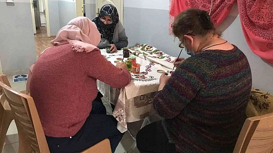 Unutulmaya yüz tutmuş 'Çit baskı sanatı' ev kadınlarının elinde hayat buluyor