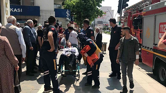 Üzerine benzin döküp kendini yakmaya kalkıştı, ekipler ikna etti