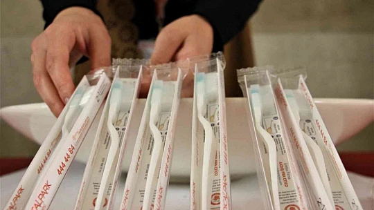 Uzmanlar ebeveynleri uyardı: Süt dişleri, daimi dişler için rehber görevi görür