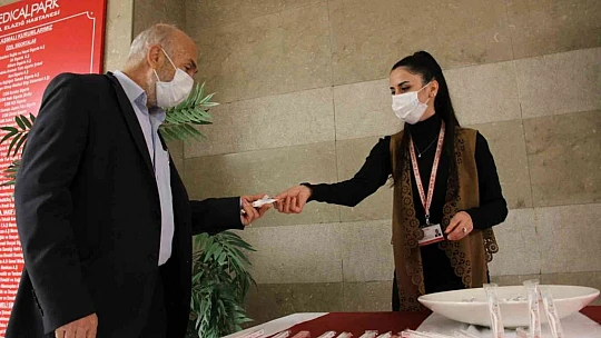 Uzmanlar ebeveynleri uyardı: Süt dişleri, daimi dişler için rehber görevi görür