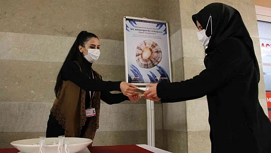 Uzmanlar ebeveynleri uyardı: Süt dişleri, daimi dişler için rehber görevi görür