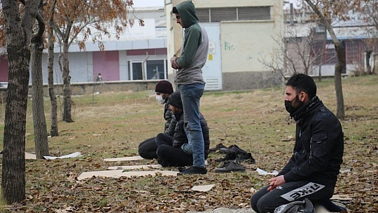 Vaka sayısı yüzde 70 düşen Elazığ'da vatandaşlar Cuma namazı için dışarı çıktı