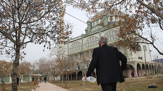 Vaka sayısı yüzde 70 düşen Elazığ'da vatandaşlar Cuma namazı için dışarı çıktı