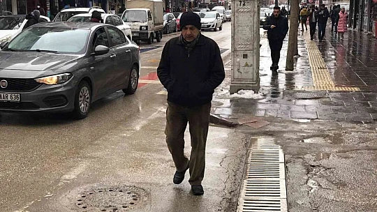 Vaka yoğunluğu en çok artan 10 il arasına giren Elazığ'da vatandaşlar, kuralların ve aşının önemine dikkat çekti