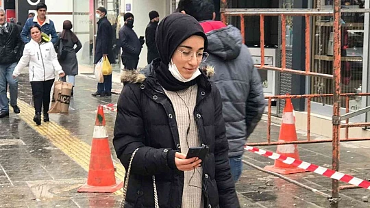 Vaka yoğunluğu en çok artan 10 il arasına giren Elazığ'da vatandaşlar, kuralların ve aşının önemine dikkat çekti