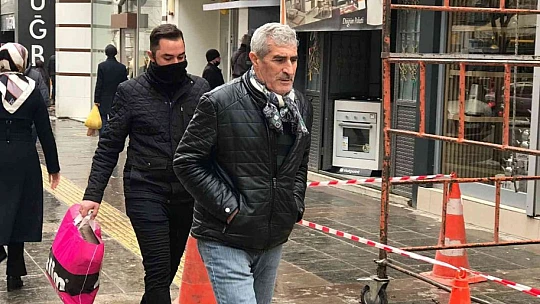 Vaka yoğunluğu en çok artan 10 il arasına giren Elazığ'da vatandaşlar, kuralların ve aşının önemine dikkat çekti
