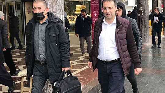 Vaka yoğunluğu en çok artan 10 il arasına giren Elazığ'da vatandaşlar, kuralların ve aşının önemine dikkat çekti