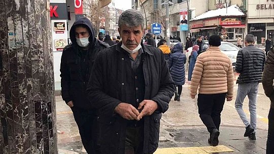 Vaka yoğunluğu en çok artan 10 il arasına giren Elazığ'da vatandaşlar, kuralların ve aşının önemine dikkat çekti