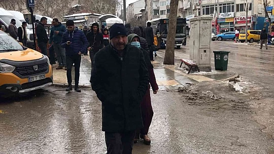 Vaka yoğunluğu en çok artan 10 il arasına giren Elazığ'da vatandaşlar, kuralların ve aşının önemine dikkat çekti
