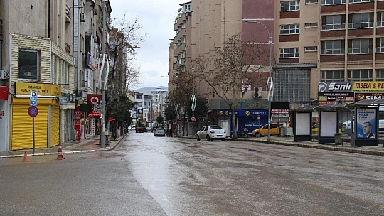 Vakaların yüzde 80'e yakın düştüğü Elazığ'da kısıtlama sessizliği