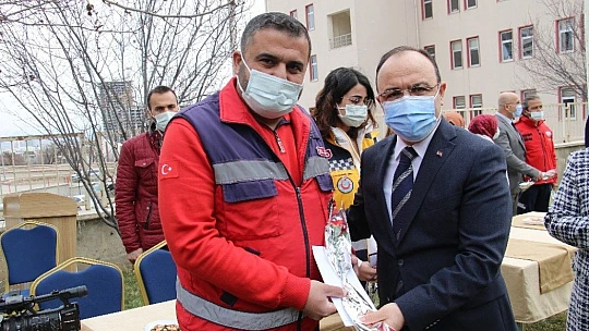 Vali Erkaya Yırık, 'Sizlerin vefakarlığı olmasaydı tablomuz daha ağır olabilirdi'