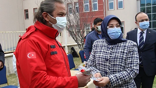 Vali Erkaya Yırık, 'Sizlerin vefakarlığı olmasaydı tablomuz daha ağır olabilirdi'