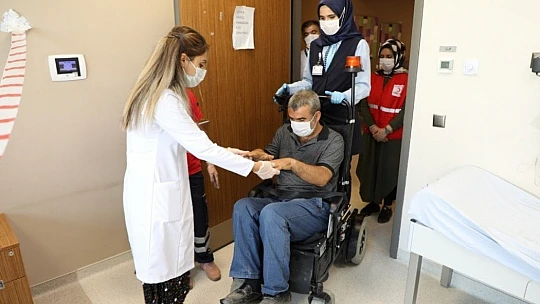 Hem tedavisi başladı, hem de maaş bağlandı