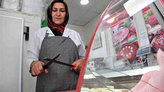 Vejetaryen olması kasap olmasına engel olmadı, çalışma titizliğiyle erkeklere taş çıkardı