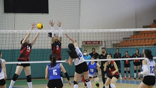 Elazığ Belediyesi Voleybol: 3 - Van Büyükşehir Belediye Gençlikspor: 2