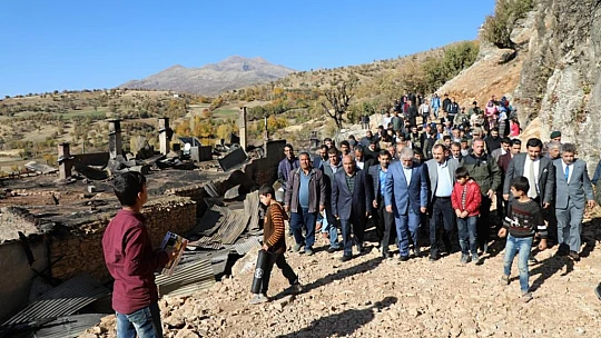 Vali Kaldırım Evleri Yanan Aileleri Ziyaret Etti