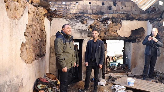 Vali Kaldırım Evleri Yanan Aileleri Ziyaret Etti