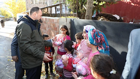 Vali Kaldırım Evleri Yanan Aileleri Ziyaret Etti