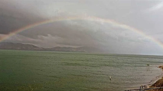Yağmur sonrası oluşan gökkuşağı hayran bıraktı