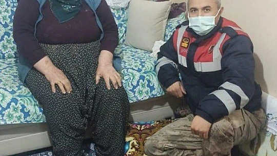 Yalnız yaşayan yaşlı kadına, jandarmadan ziyaret