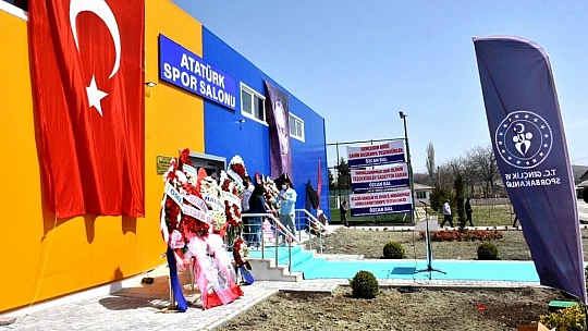 Yapımı tamamlanan spor salonunun açılışı gerçekleştirildi