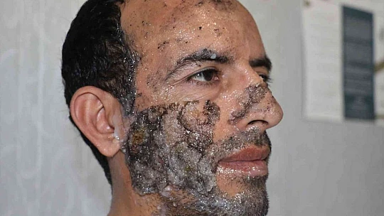 Yaptığı makyajlarla 'tatbikatların aranan eli' haline geldi