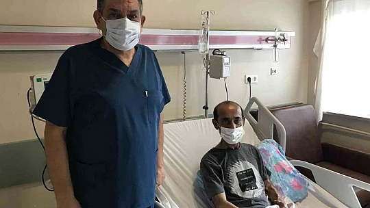 Yaşı küçükken veremediği böbreği büyüyünce verdi, babasına can oldu