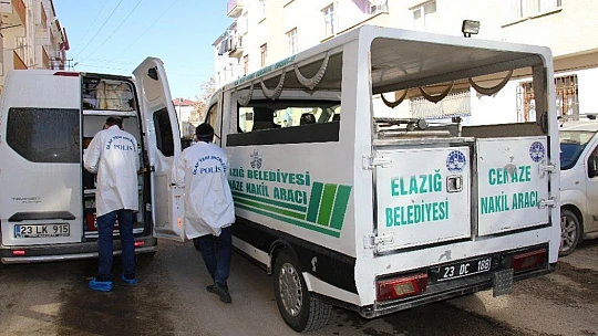 Yaşlı adam evinde ölü bulundu