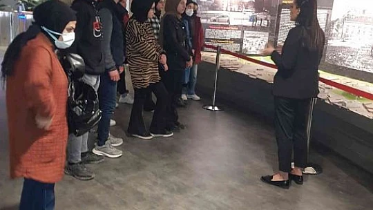 Yazıkonak Belediyesi öğrencileri 25 Aralık Panorama Müzesine götürdü