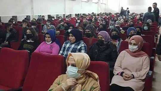 Yazıkonak Belediyesinden öğrencilere eğitim semineri