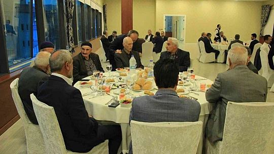 Yeniden Refah Partisi Genel Başkan Yardımcısı Altınöz: 'Dünyanın birçok yerinden Müslümanlar Erbakan'ı ziyaret ediyor'