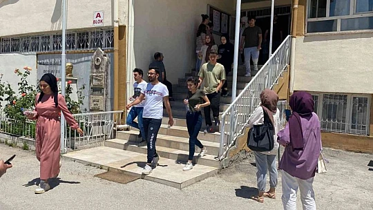 YKS'nin ilk oturumu tamamlandı