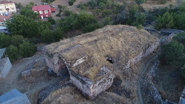 750 yıllık kervansaray restore edilmeyi bekliyor