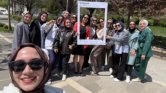 'Adım Adım Geleceğe Ebeler Yürüyor' etkinliği