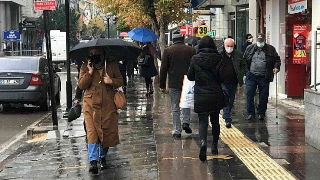 Aşılamada sarıya dönen Elazığ'da uzmanlar uyardı: 'Ben aşı oldum, bu hastalık bana bulaşmaz demeyelim'