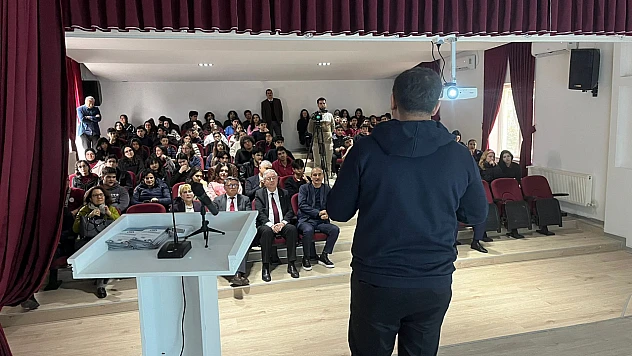 Bakü Türk Anadolu Lisesi'nde Fırat Üniversitesi tanıtıldı