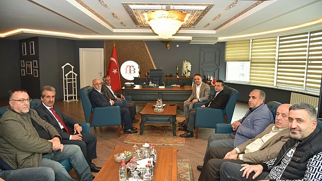 Başkan Dumandağ'dan İş insanı Demirci'ye plaket