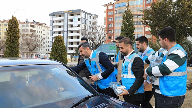 Başkan Şerifoğulları'ndan, iftarlık ikramı