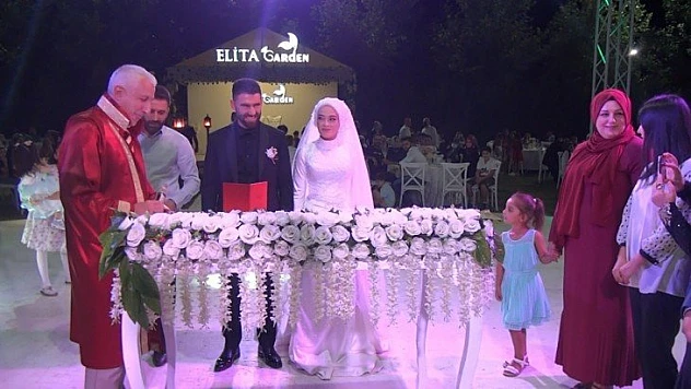 Damadın 'evet' dediği sırada arkadaşları 'Son pişmanlık neye yarar' şarkısını açtı