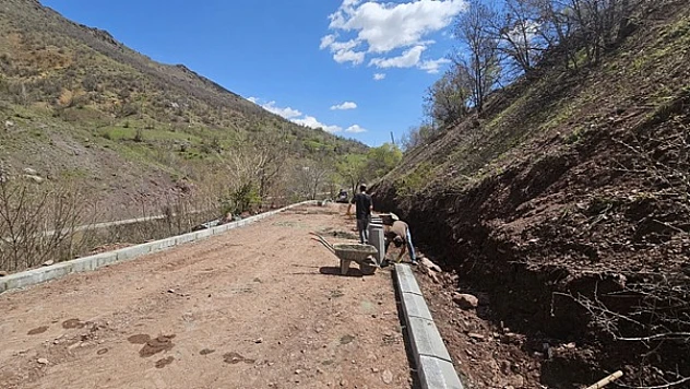 Dutpınar Köyünde Kilit Parke döşeniyor
