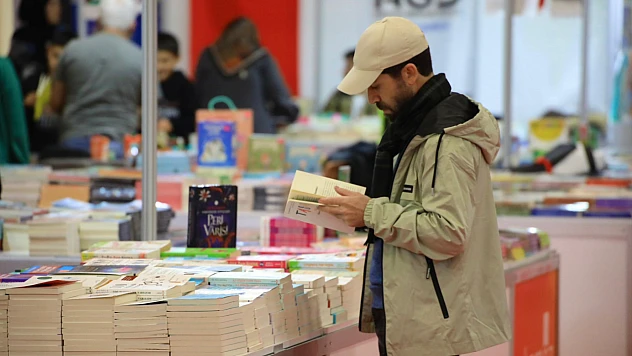 Elazığ Belediyesi 6. Kitap Fuarı'na ziyaretçi akını