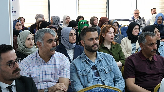 Elazığ Belediyesi 'Ailede Ruh Sağlığı' konulu söyleşi düzenledi