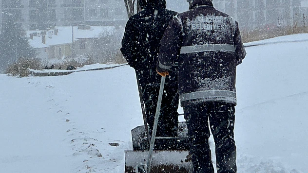 Elazığ Belediyesi çok sayıda araç ve personelle sahada