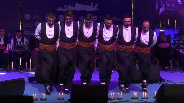 Elazığ Belediyesi Gönüllü Halk Korosu'ndan müzik ziyafeti