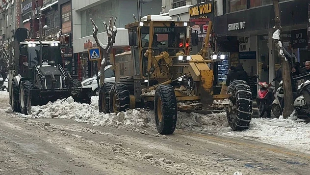 Elazığ Belediyesi karla mücadele ekipleri sahada