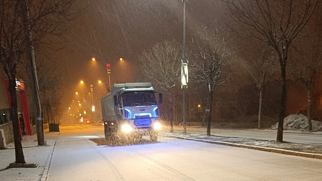 Elazığ Belediyesi'nden karla mücadele çalışmaları