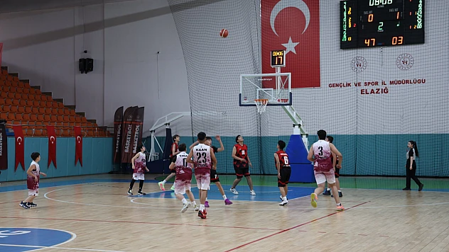 Elazığ'da U-16 yerel lig nefes kesen mücadeleyle sona erdi