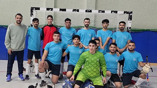Elazığ hokeyde yarı finale adını yazdırdı